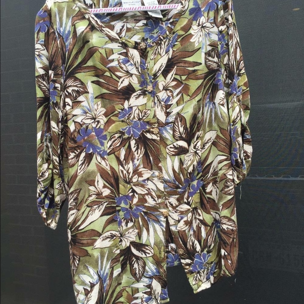 Long Sleeve Tunic w/ Floral Pattern - Picture 2 of 3